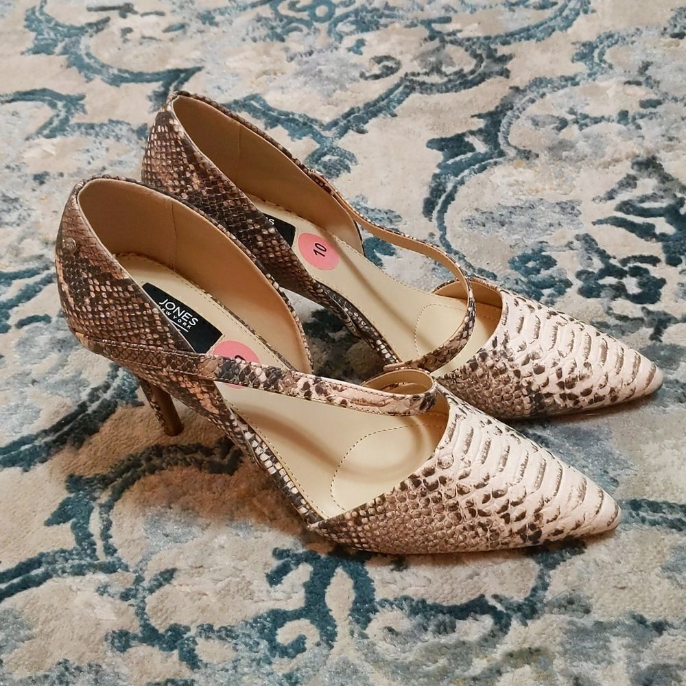 Jones New York Beige Snakeskin Pointed Toe Heels